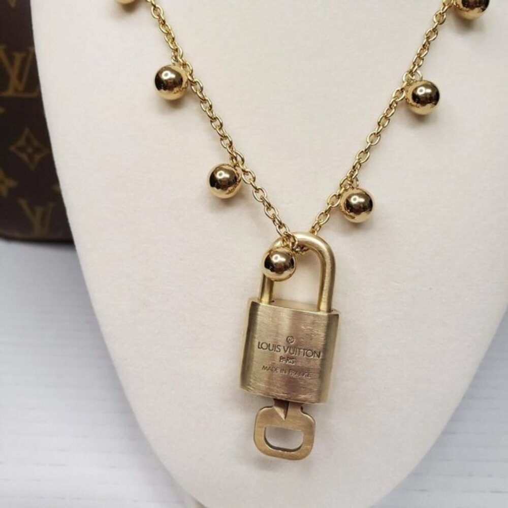 Gold-Plated Necklace with Authentic Louis Vuitton Padlock - Picture 3 of 8